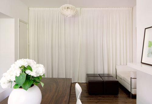 Белые шторы в гостиную